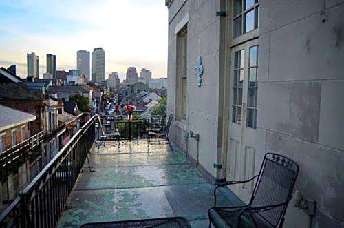 Lafitte Hotel & Bar