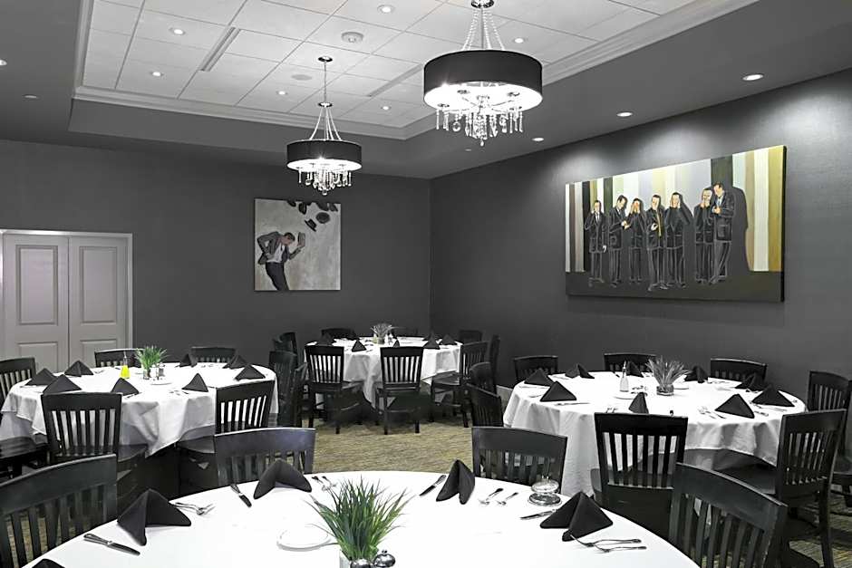 Holiday Inn and Suites East Peoria By IHG