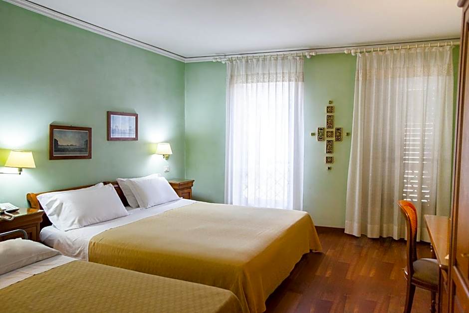 Hotel Diana