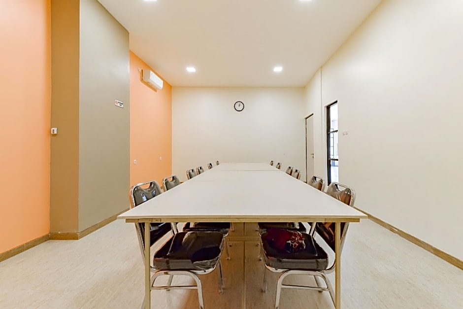 Sans Hotel Berau Square