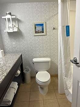 Queen Room with Accessible Tub - Accessible/Non Smoking