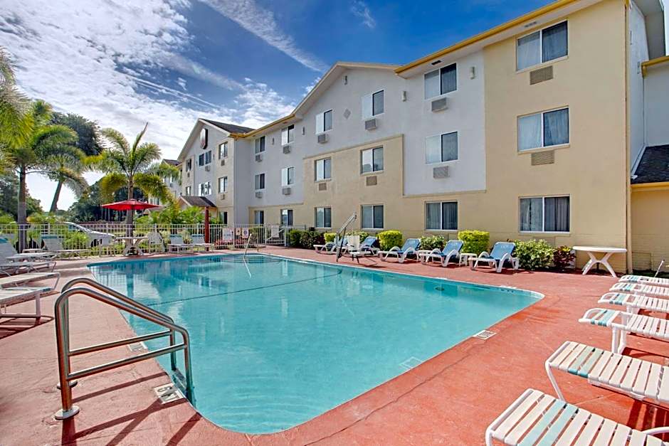 Super 8 by Wyndham Clearwater/St. Petersburg Airport