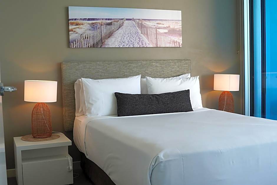 Silvershore Apartments on the Broadwater