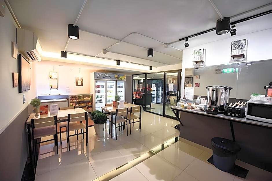 48 Metro Hotel