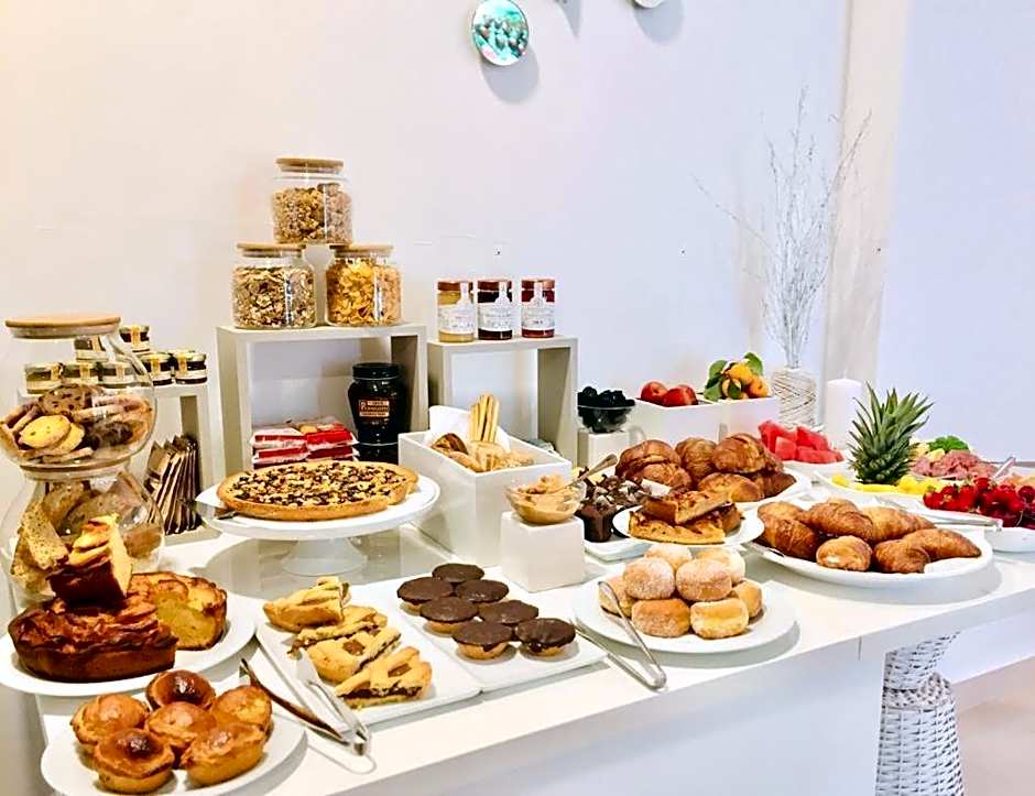 Piccadilly Rooms Restaurant and Beach