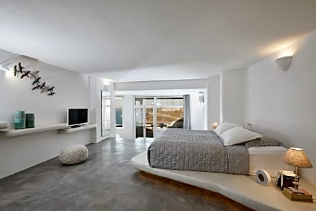 Gods Divine Suite Indoor Pool with Hot Tub and Caldera View