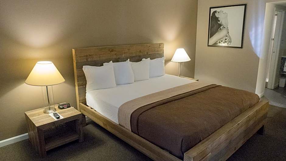 Photo 1 of 4 of Standard 1 King Bed