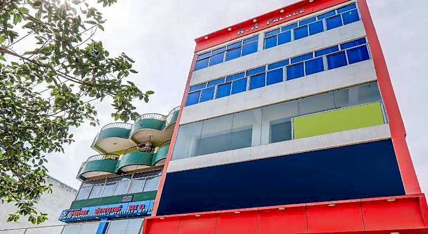 Hotel R K Palace by OYO Rooms – Patna, CO