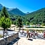 Hôtel et Camping O2 Orcières Outdoor Area