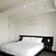 Hollywood Hills Hotel
