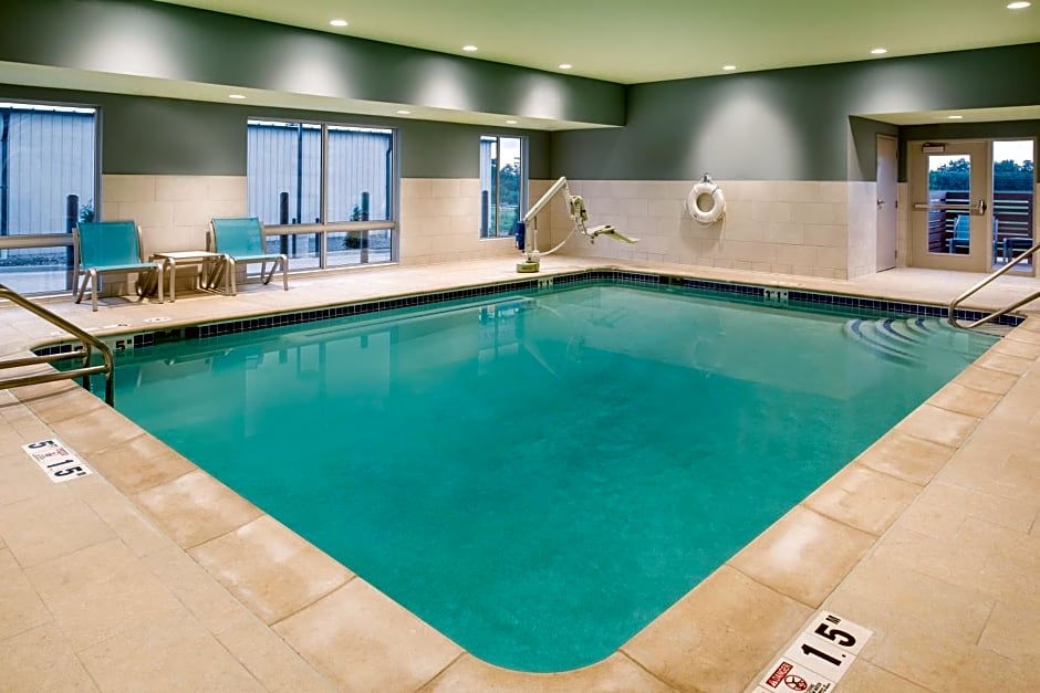 Holiday Inn Express & Suites Kingdom City, an IHG Hotel