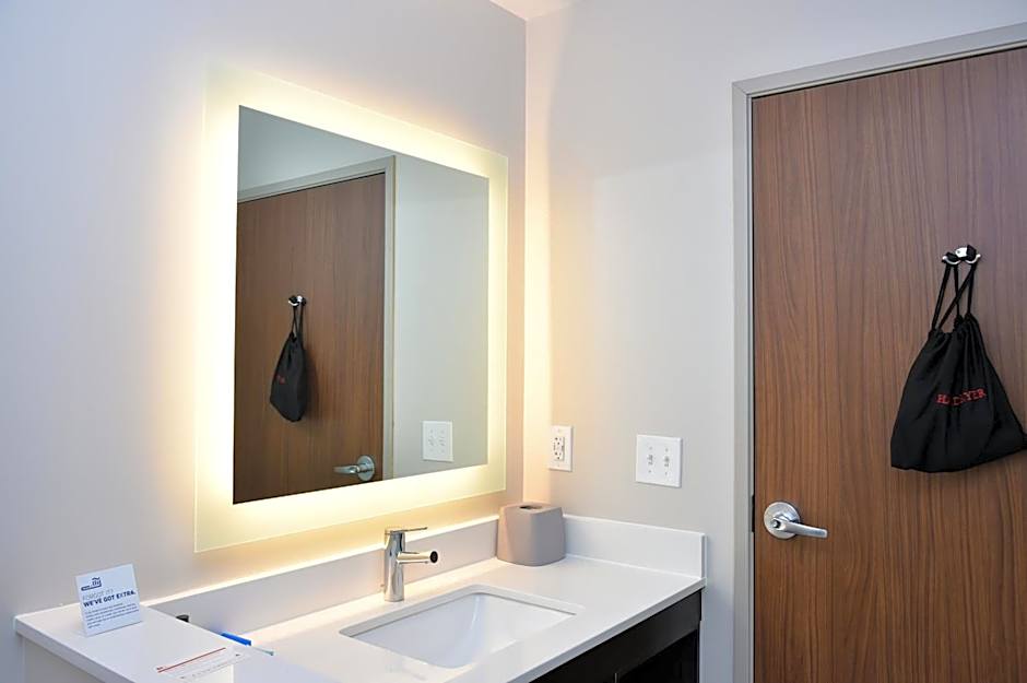 Holiday Inn Express & Suites Bensenville - OHare By IHG