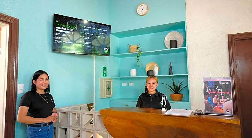 Mad Monkey Dumaguete