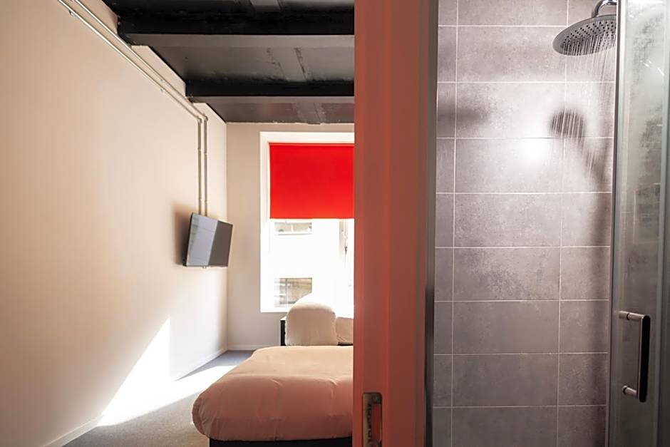 REZz Temple Bar, Dublin