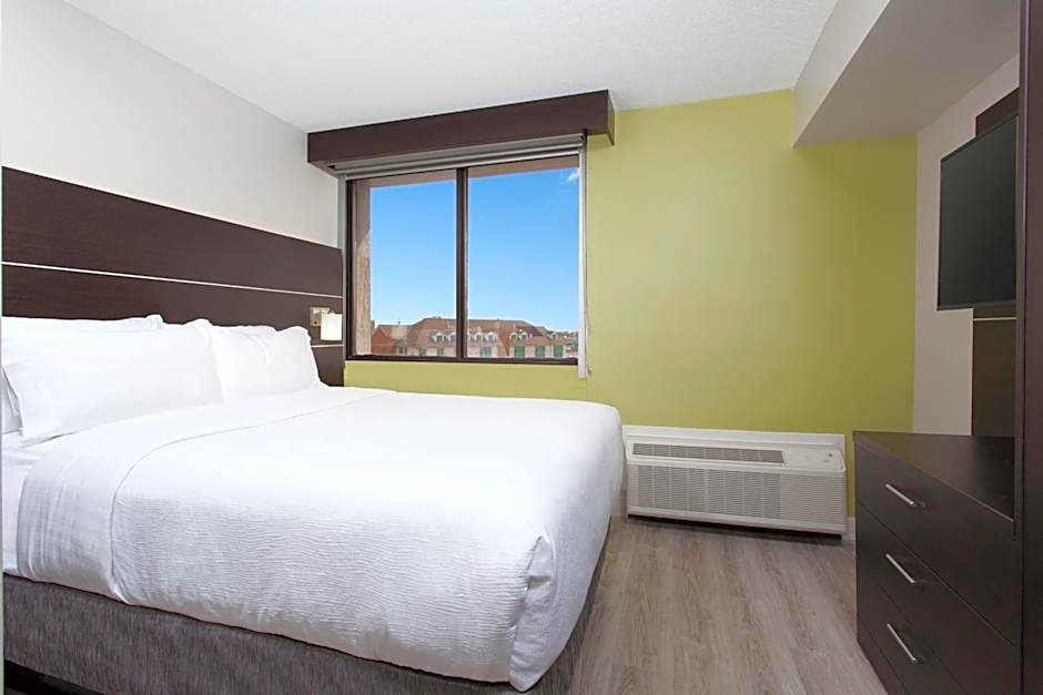 Holiday Inn Express & Suites Mississauga-Toronto Southwest By IHG