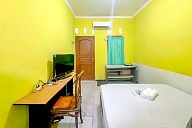 WILUDJENG Guest House near Alun Alun Sragen Mitra RedDoorz