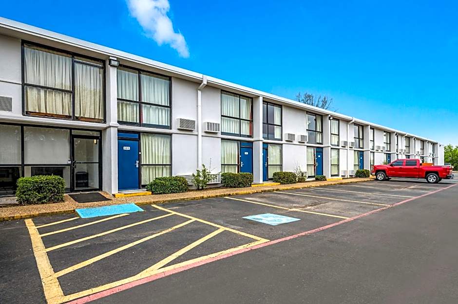 Motel 6 Henderson, Tx