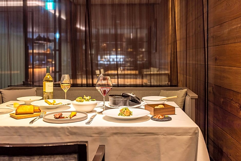 Kyukaruizawa Kikyo, Curio Collection by Hilton