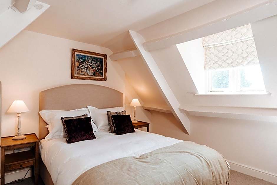 Cat and Custard Pot Inn