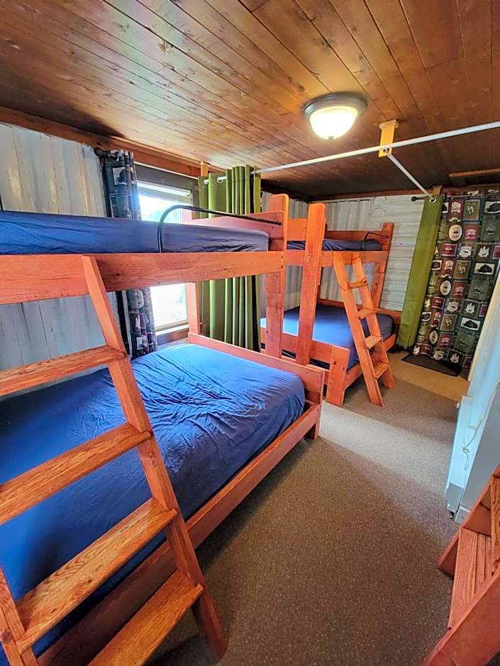 Two Rivers Motel and Cabins of Kenton, MI