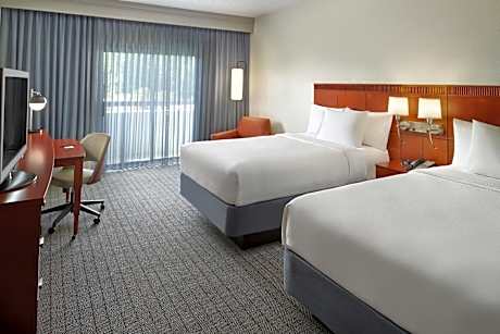 Double Room with Two Double Beds and Adapted Tub - Mobility Accessible