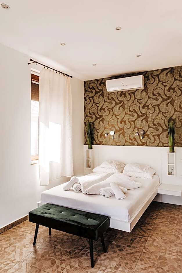 Fészek -Étel és Hotel-