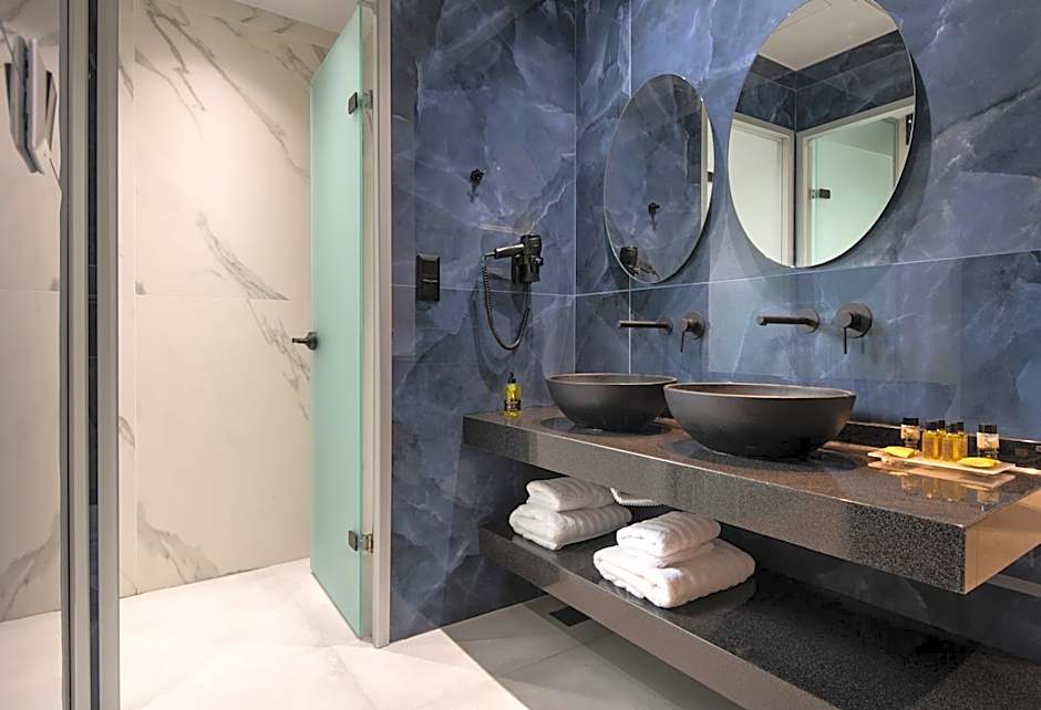 Lagomandra Luxury Suites with Private Pools