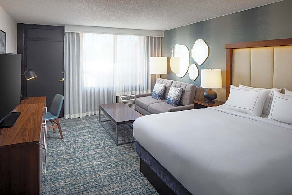 Photo 1 of 8 of 1 King Bed, Mobility Accessible, Bathtub, Balcony