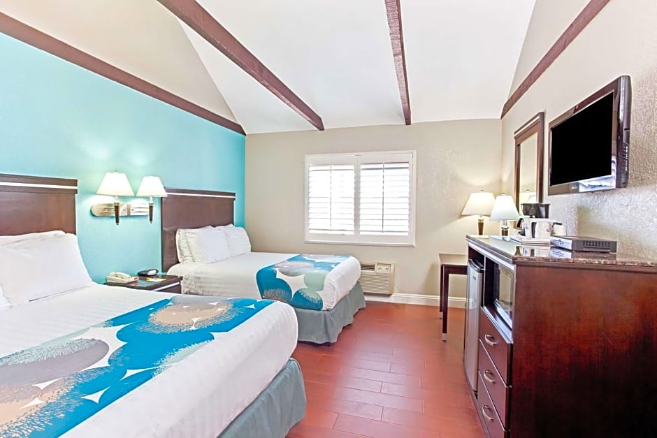 Cabana Inn & Suites