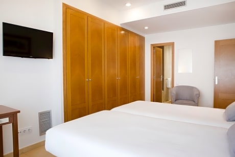 ONE BEDROOM APARTMENT 2 PEOPLE