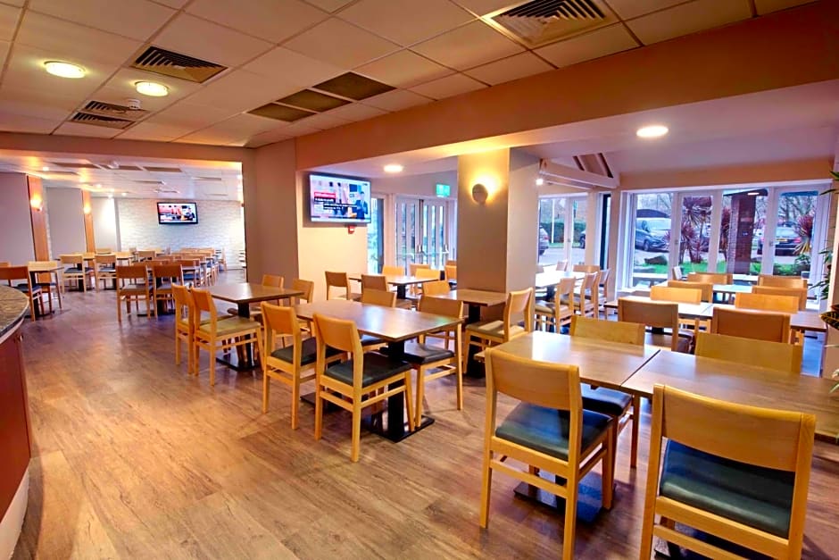 Waterloo Hub Hotel and Suites