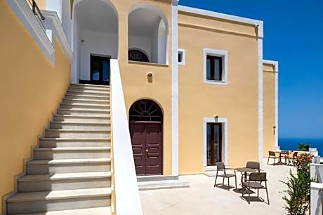 Four-Bedroom Deluxe Apartment