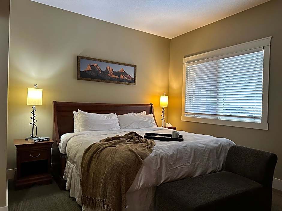 Solara Escape - 2BR Retreat with Pool - Hot Tub - Gym - Spa