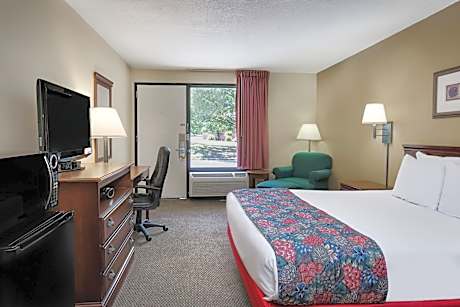 Deluxe King Room - Non-Smoking