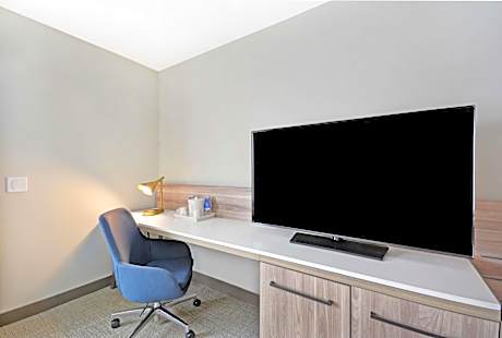 2Qn Mobility Accessible W/Bathtub