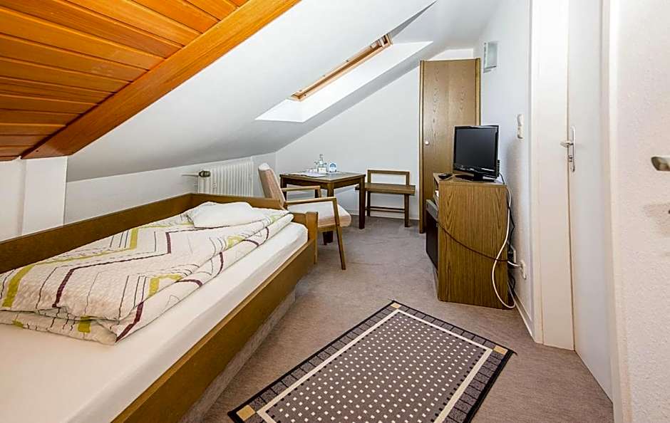 Villa Bruderfels, Garni