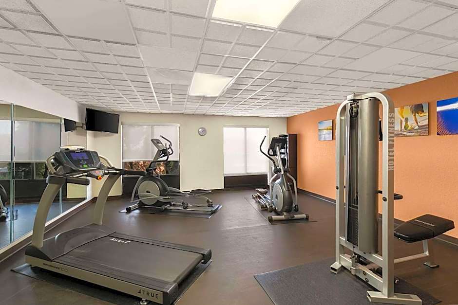 Comfort Suites Commerce
