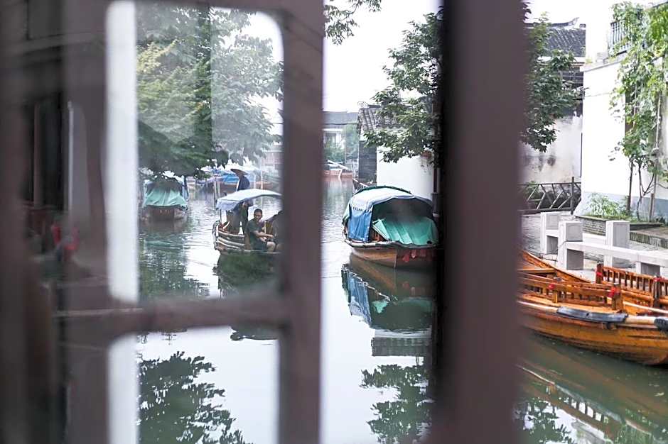 Show Year Reminiscence Hotel