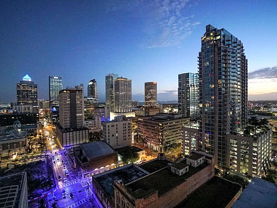 Hotel Flor Tampa Downtown, Tapestry Collection by Hilton