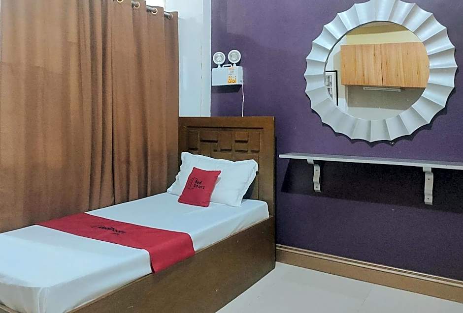 RedDoorz near Colgante Bridge Naga City