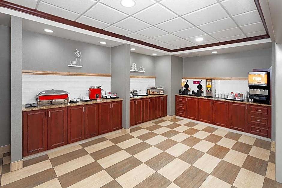 Hampton Inn & Suites Alexandria