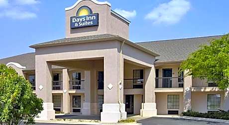 Days Inn & Suites by Wyndham Fort Valley