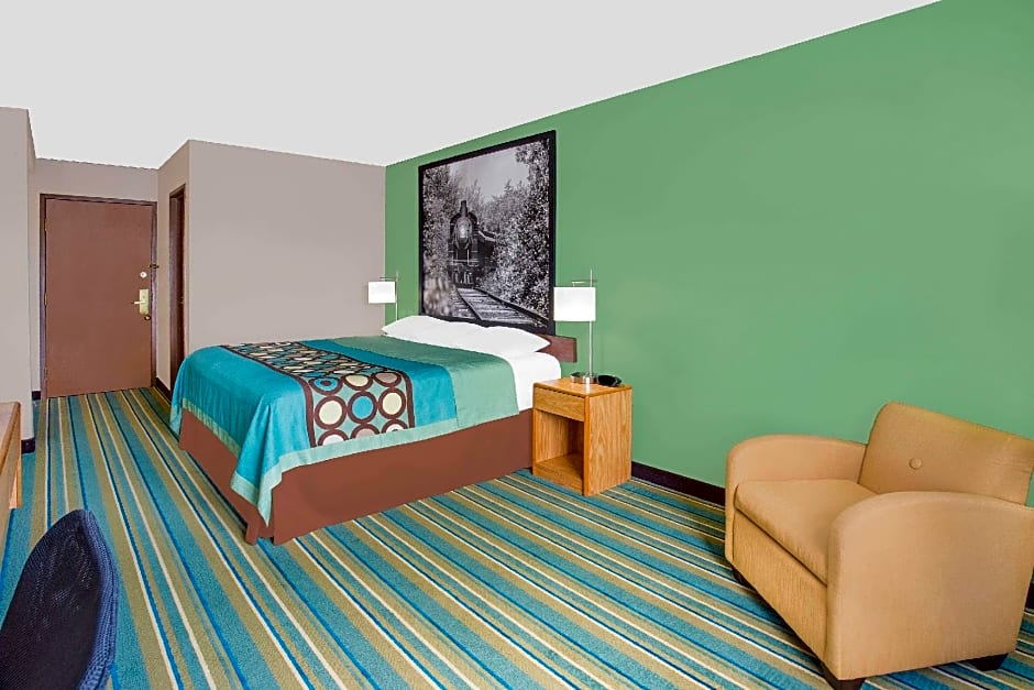 Super 8 by Wyndham Beaver Dam