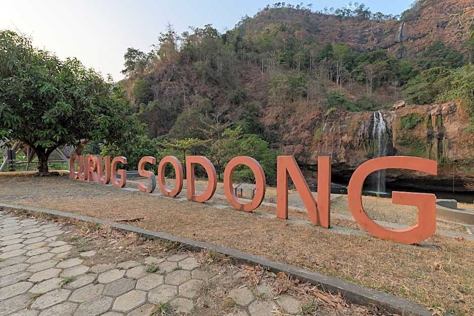 RedDoorz near Ciletuh Sukabumi