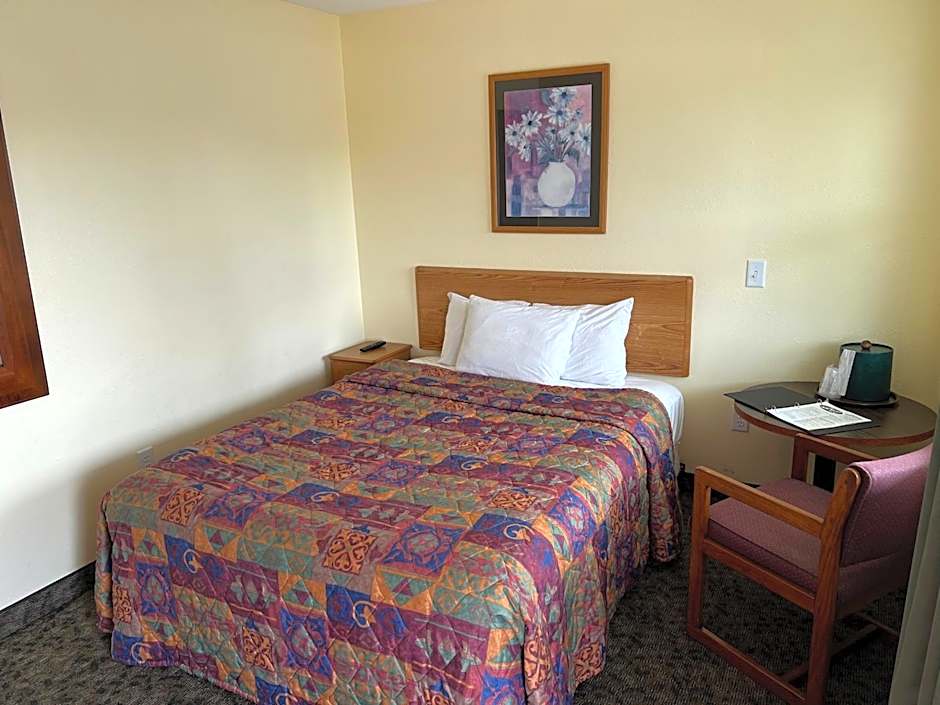 All Star Inn & Suites