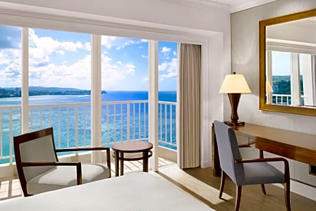 Executive level, Club Guest room, 2 Queen(s), Ocean view, High floor, Balcony