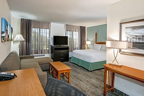 1 Queen 2 Double 2 Bedroom Suite