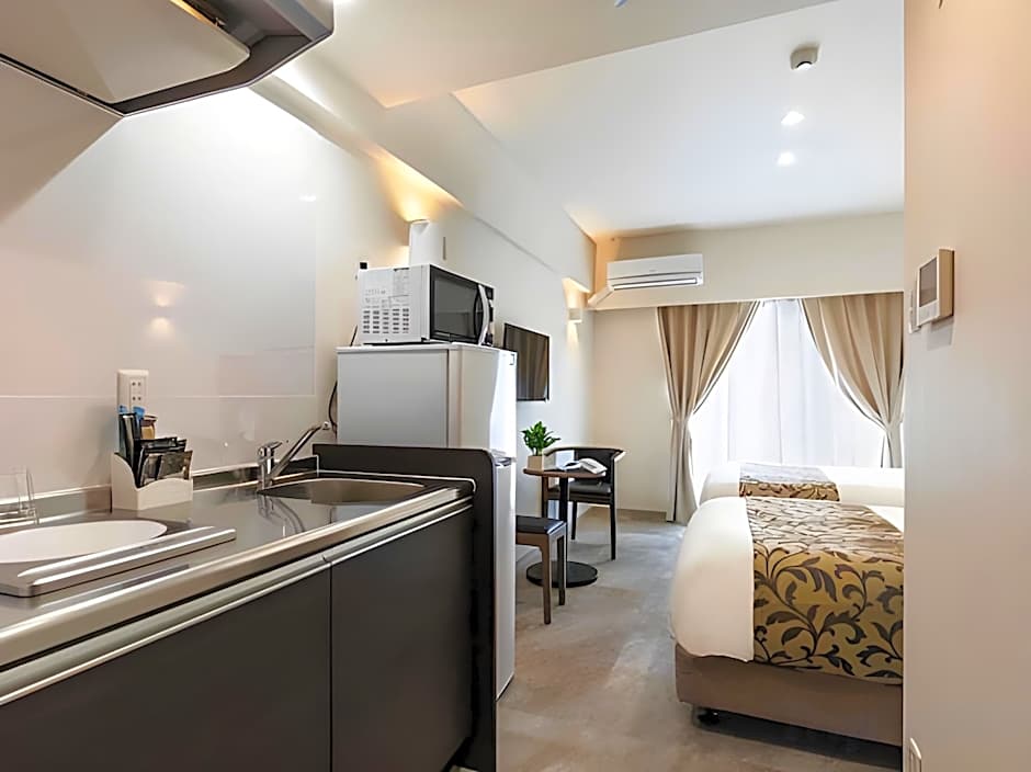 Mr.KINJO in Nica's　Makishi station