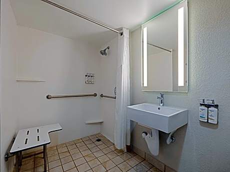 Standard King Room with Roll-in Shower - Mobility Accessible