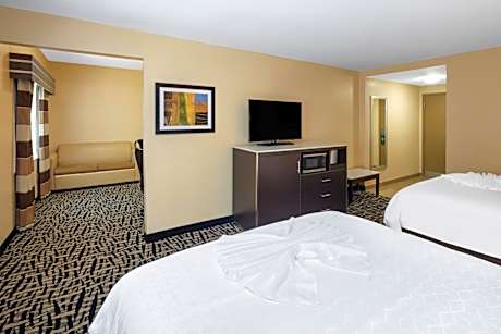 Queen Suite with Two Queen Beds